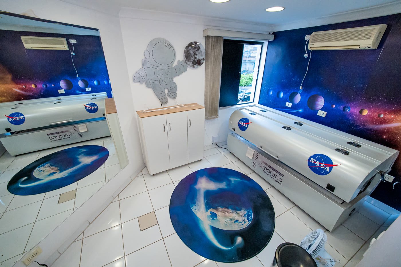 Sala das cabines de colágeno da clínica
